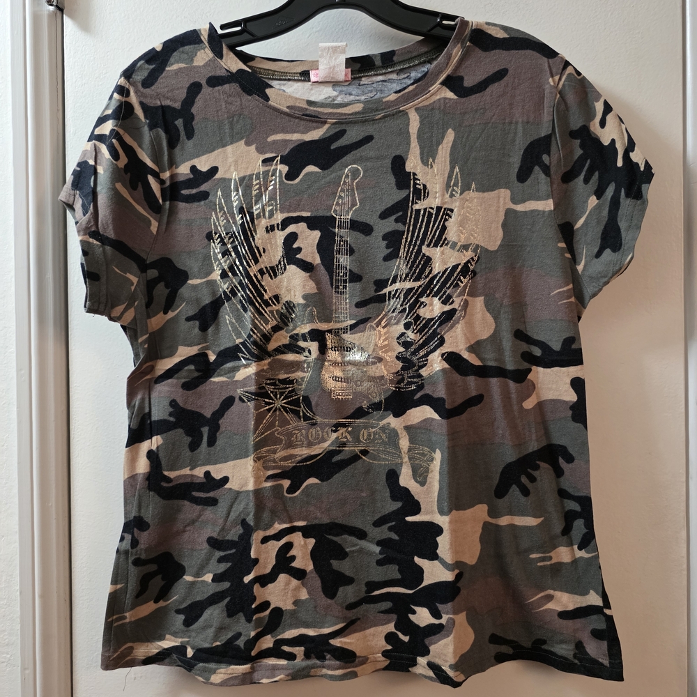 Camouflage Graphic Tee with Metallic Guitar Wing Print - Women - Picture 2 of 6
